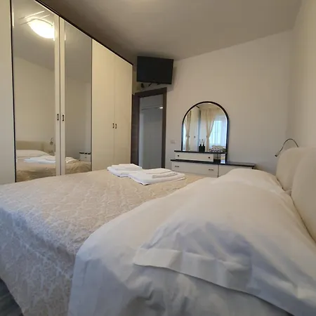 Balcan Home- Metro B 아파트